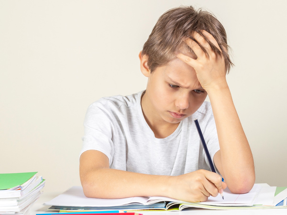 Apakah Anak Lambat Belajar Berarti IQ Rendah